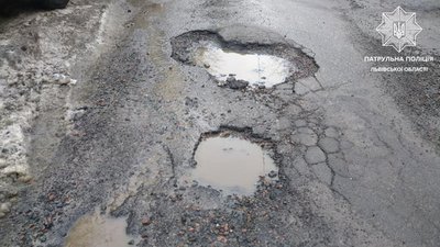 Траса Львів - Івано-Франківськ вкрилась ямами