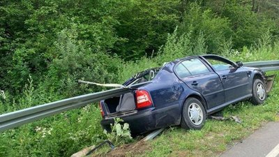 На Львівщині водій авто настромився на відбійник: загинула дитина