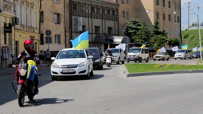 У Львові День Конституції відзначили масштабним автопробігом (ФОТО, ВІДЕО)