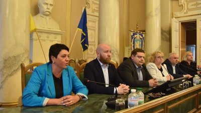 Ірина Гримак знову зайняла місце у президії сесійної зали Львівської облради (ФОТО)