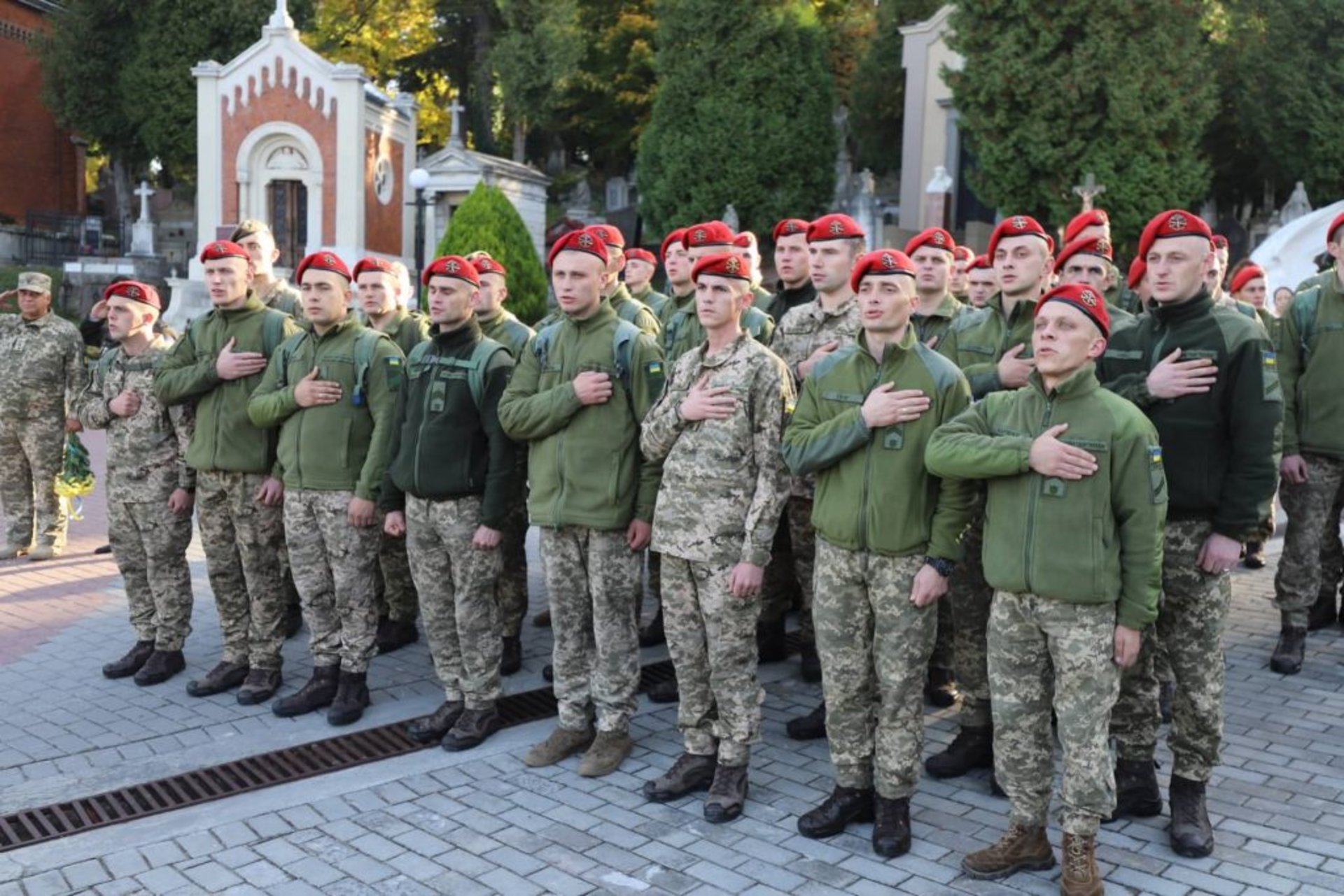 У Львові з військовими почестями перепоховали воїнів УПА. Фото Олександра Ганущина