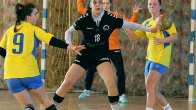 Красивий гандбол у виконанні львівських дівчат (ФОТО)