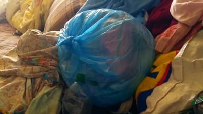 У Львові пенсіонерка  може постраждати під завалами сміття у власній квартирі (ФОТО)