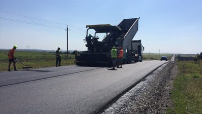 На Бродівщині ремонтують дорогу до Тернополя
