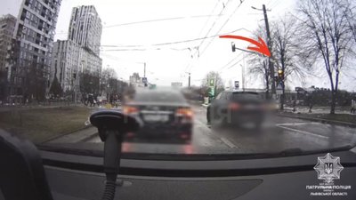 У Львові 23-річний водій BMW X3 поїхав на червоне світло