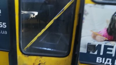 Як у Львові в годину пік, маршрутки їздять з відірваними дверима (ВІДЕО)
