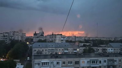 У Львові у спальному районі любувались грозою (ВІДЕО)