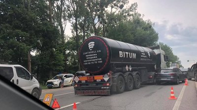 У Львові на Стрийській зупинився рух транспорту (ФОТО)