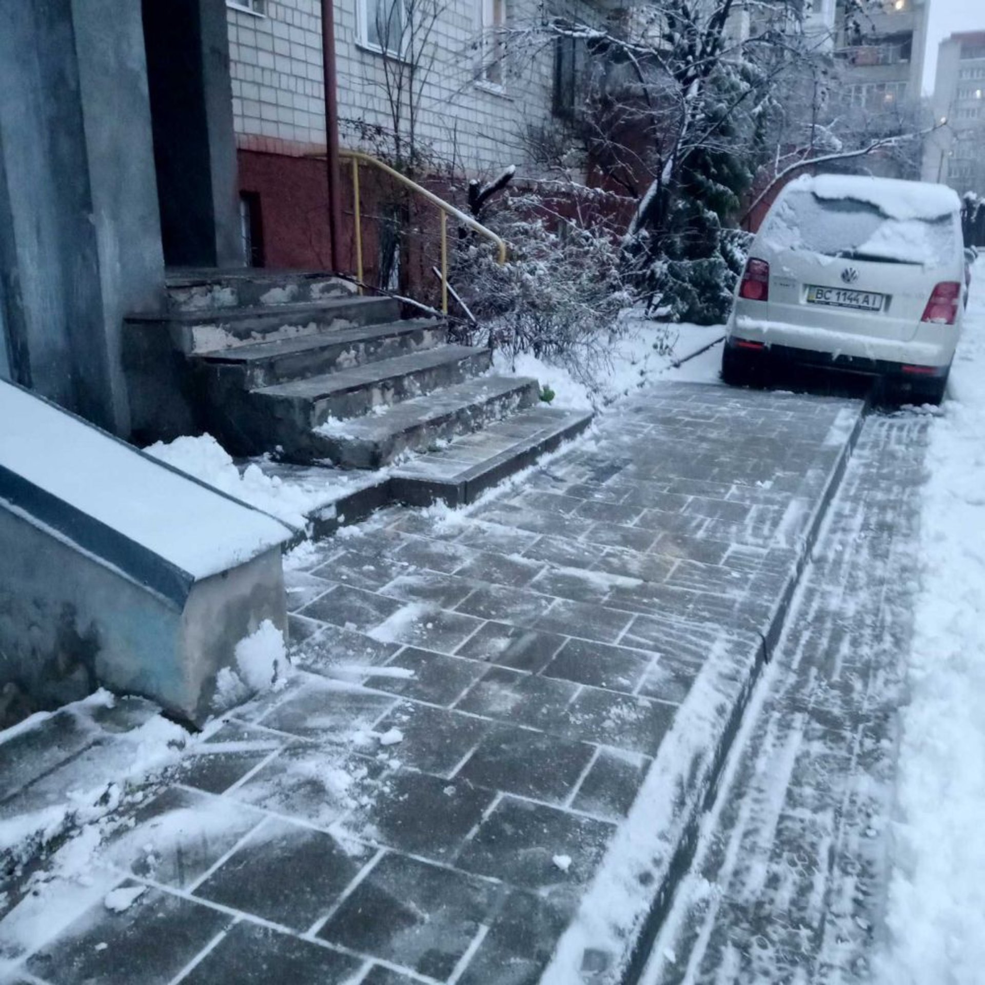 Львів від снігу прибирає понад 2,5 тисячі комунальників, фото ЛМР