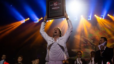 Grohotsky отримав свій приз за перемогу у телепроекті «Українська пісня»