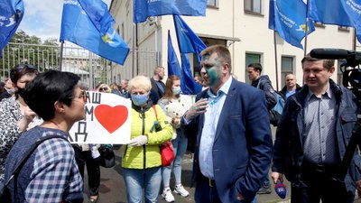 У Харкові облили зеленкою місцевого лідера ОПЗЖ