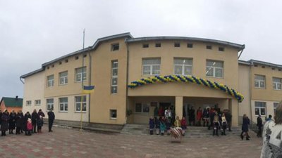 На Львівщині сьогодні відкрили нову школу