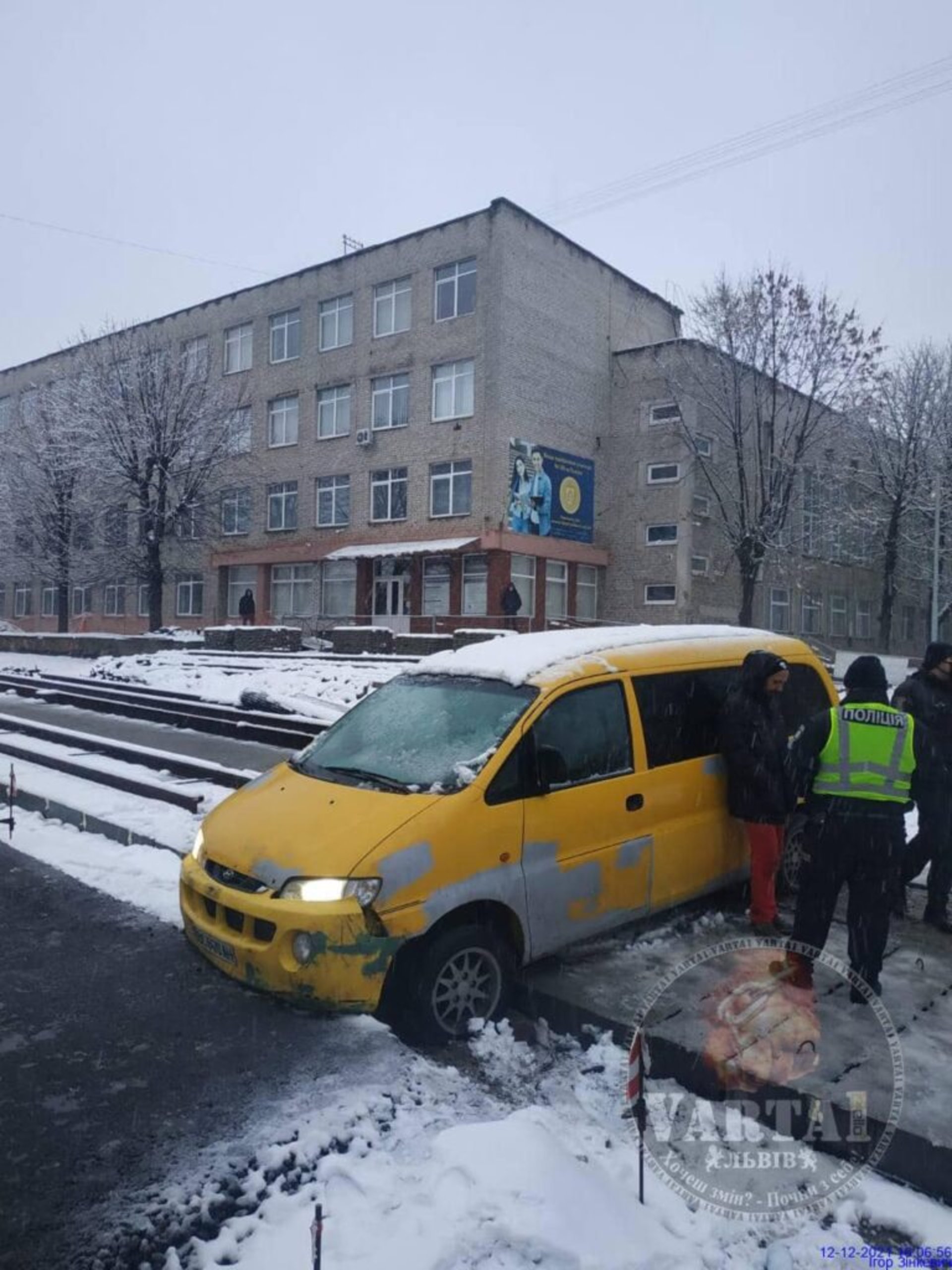 У Львові п’яний водій хотів проїхатись переритою вулицею Шевченка
