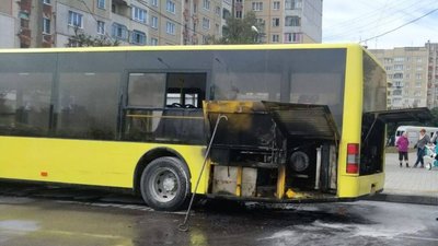 У Львові вигорів рейсовий автобус (ФОТО, ВІДЕО)