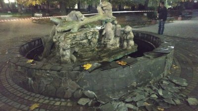 На Львівщині чоловік підірвав міський фонтан