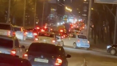 У Львові зупинився рух транспорту (ВІДЕО)