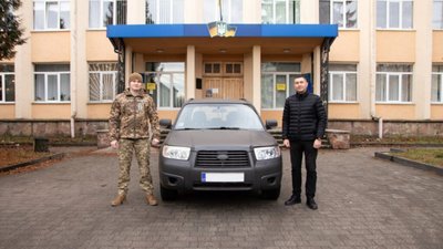 На Львівщині військовим передали автомобіль