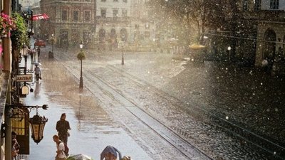 На прогулянку з парасолею: у Львові сьогодні прогнозують  грози з градом