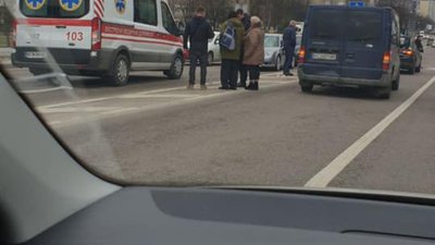 У Львові автомобіль збив велосипедиста (ФОТО)