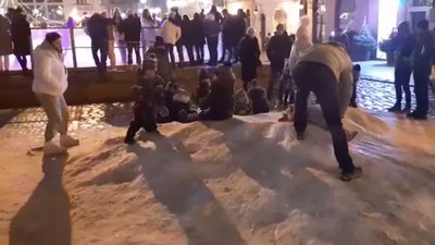 У центрі Львова радіють снігу (ВІДЕО)