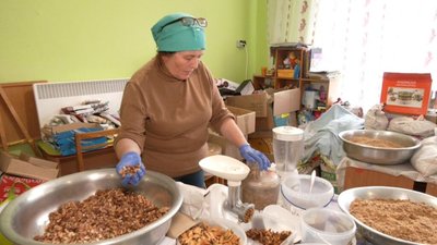 На Львівщині у садочку виготовляють енергетичні батончики та вареники для військових