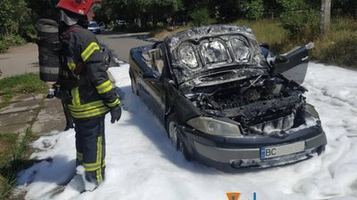 У Дрогобичі горів автомобіль (ФОТО)