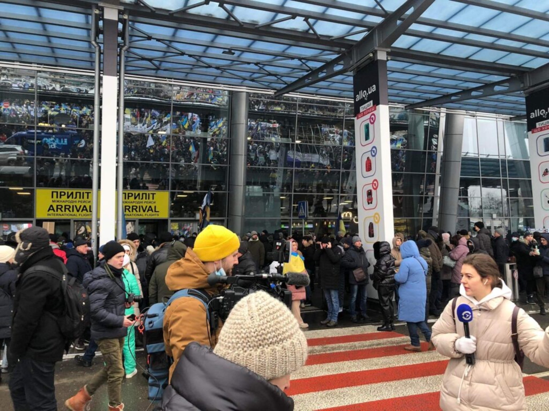 Активісти з Львівщини зустрічали Порошенка у Києві, фото Четверта студія