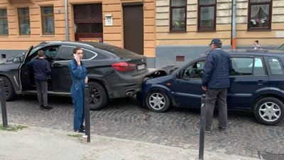 У Львові через ДТП заблокували рух на вулиці (ФОТО)