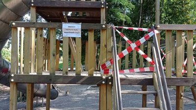 У Парку культури та відпочинку ім. Б. Хмельницького немає коштів на ремонт дитячого майданчика (ФОТО)