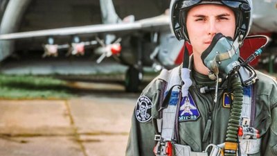 Зеленський присвоїв звання Героя України військовому льотчику Вадиму Ворошилову з позивним "Karaya"