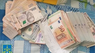 44-річна мешканка Івано-Франківщини підробляла документи для виїзду за кордон