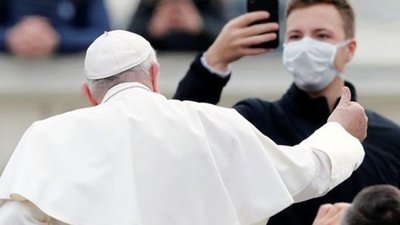 Папа Римський не вийшов читати молитву на площу Святого Петра через коронавірус