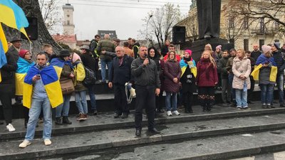 "Ні капітуляції!": львів'яни масово вийшли на віче