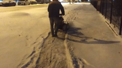 На Львівщині чистять дороги від снігу