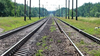 На Львівщині  встановлюють особу жінки, яка  потрапила під пасажирський поїзд