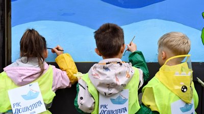 У Львові діти розмалювали трамвай