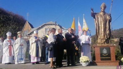 У Винниках відкрили пам’ятник св. Папі Іванові Павлу ІІ (ФОТО, ВІДЕО)