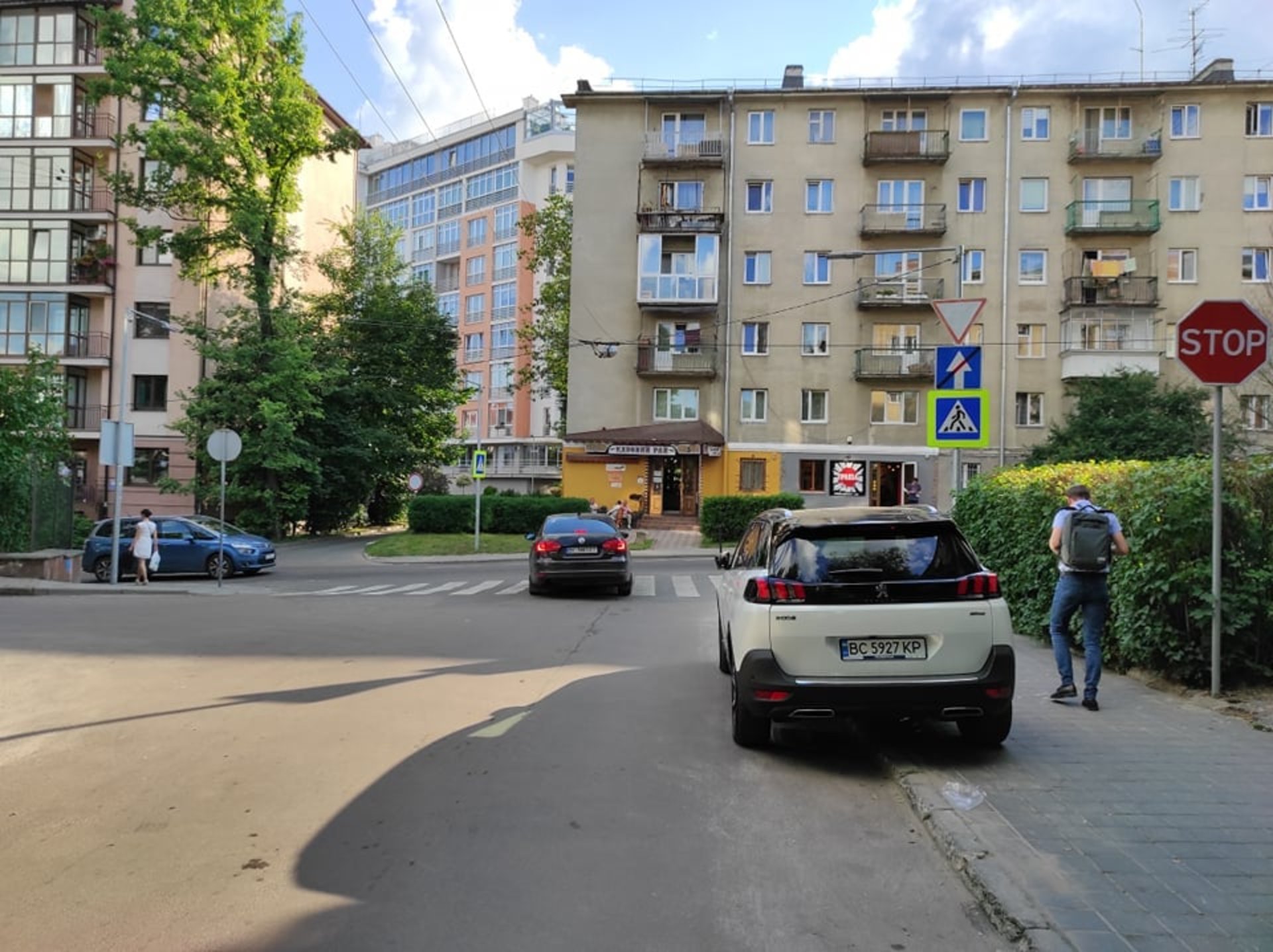 У Львові на перехресті Горбачевського – Котляревського встановили нові дорожні знаки, фото Зручне місто