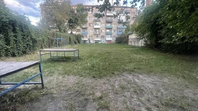 У Львові просять відремонтувати дитячий майданчик (ФОТО)