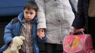 «Дорога з Лисичанська тривала 2 доби»: як на Львівщині зустрічають евакуйованих діток з різних областей