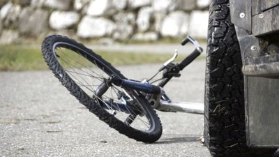 На Яворівщині внаслідок наїзду вантажівки загинув велосипедист