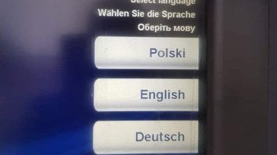 Як у Польщі росіяни користувалися банкоматом з українською мовою (ФОТО)