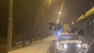 У Львові автомобіль прикрасили гірляндами