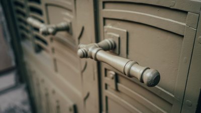 У Львові у будинку, збудованому фірмою І.Левинського, відреставрували сецесійну металеву браму