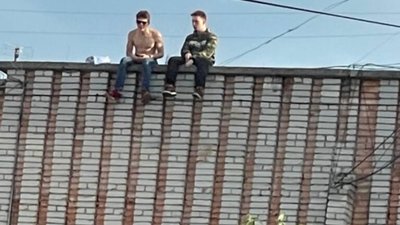 У Львові на Шафарика на даху будинку помітили двох підлітків (ФОТО)