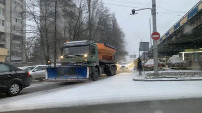 Водіїв Львівщини попереджають про ожеледицю