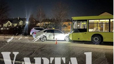 Поблизу Львова сталася потрійна ДТП за участі автобуса (ВІДЕО, ФОТО)