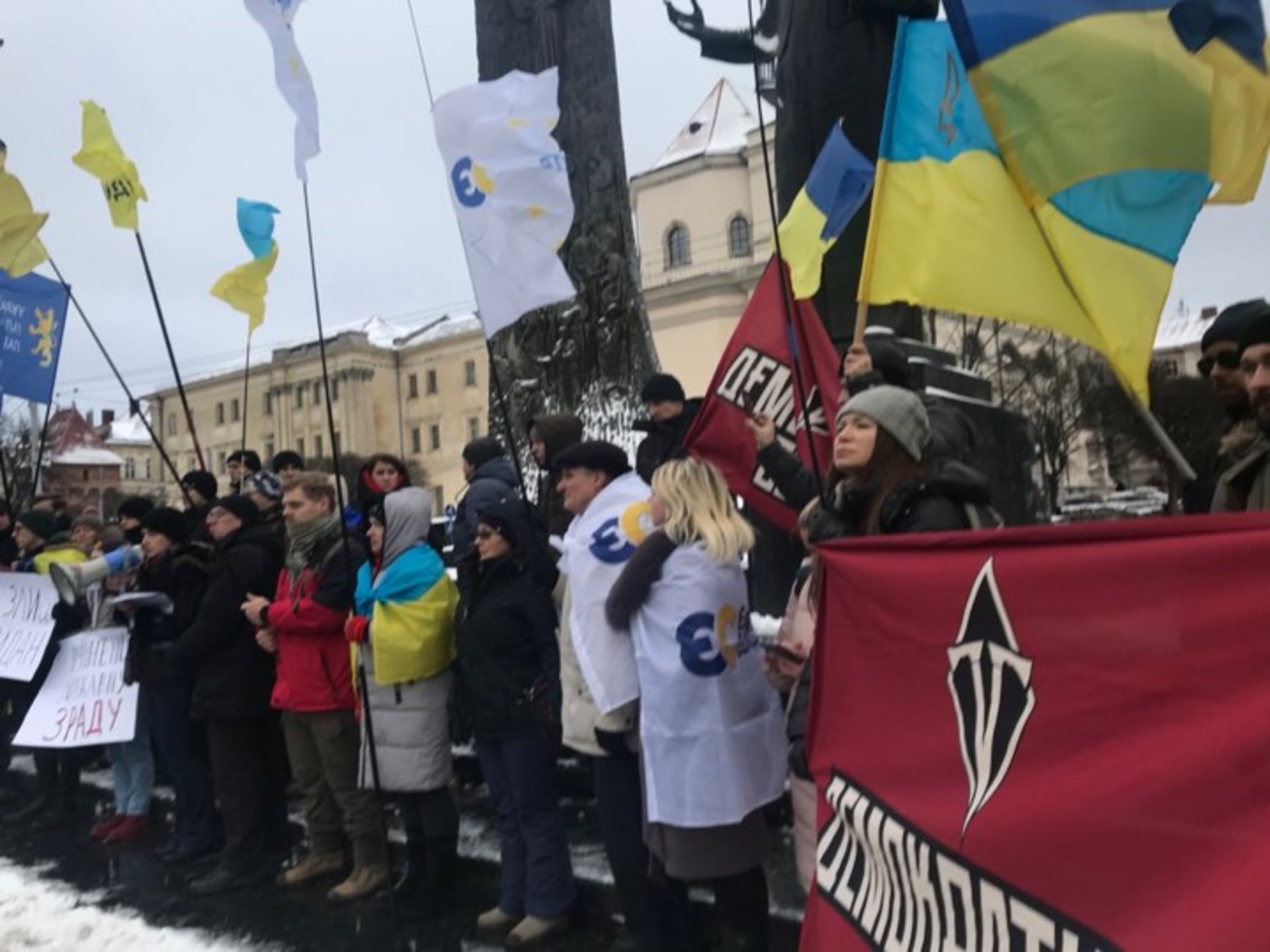 У центрі Львова триває акція проти звільнення екс-беркутівців. Фото: "Четверта студія".