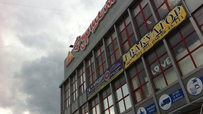 Смертельне селфі на Львівщині: у райцентрі гімназист впав з даху супермаркету