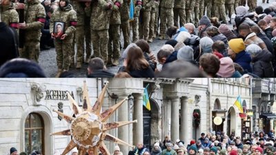 Львів попрощався із захисниками і встановив дідух